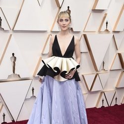 Saoirse Ronan posa en la alfombra roja de los Oscar 2020