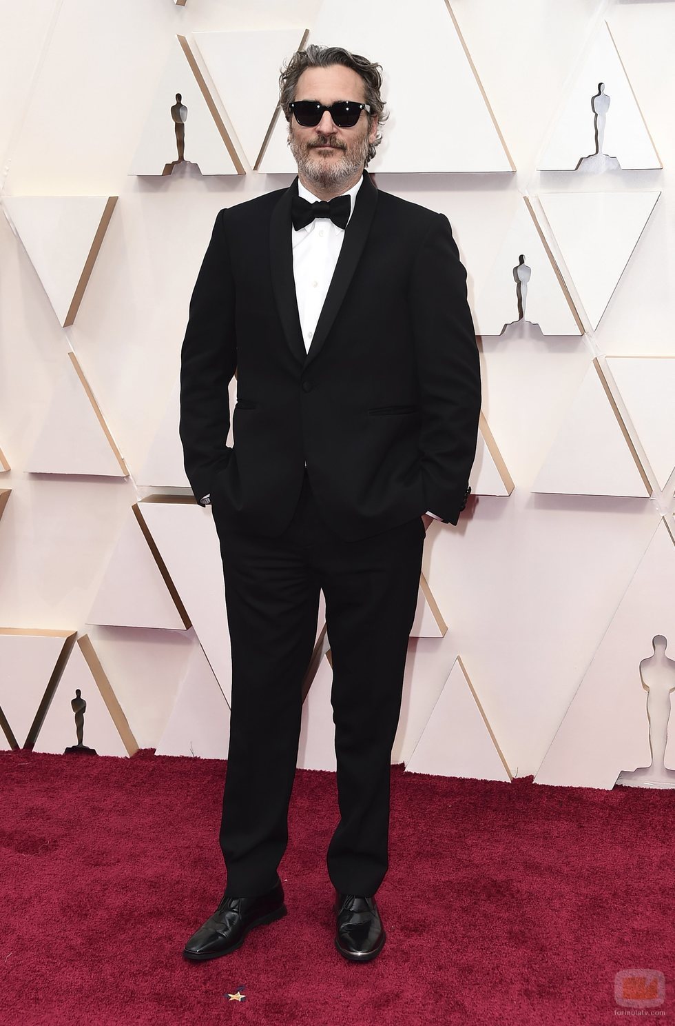 Joaquin Phoenix posa en la alfombra roja de los Oscar 2020