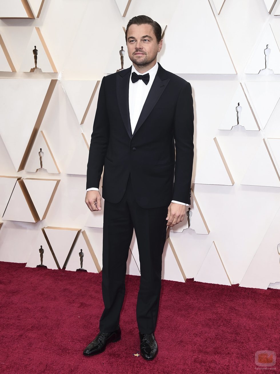 Leonardo Di Caprio posa en la alfombra roja de los Oscar 2020