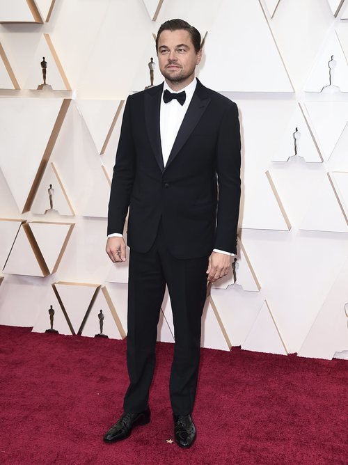Leonardo Di Caprio posa en la alfombra roja de los Oscar 2020