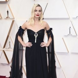 Margot Robbie posa en la alfombra roja de los Oscar 2020