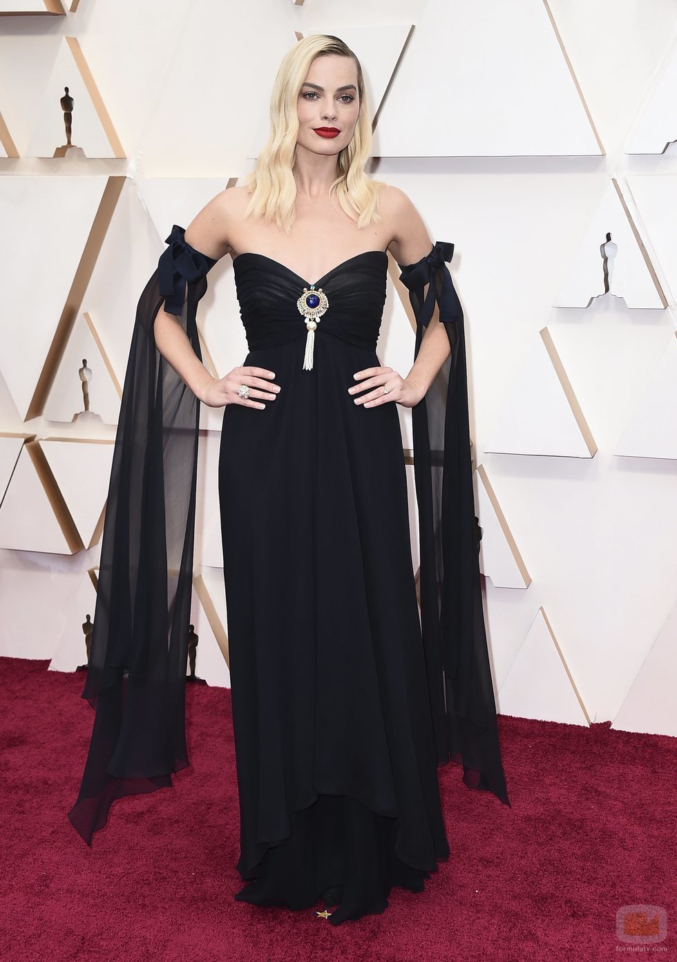 Margot Robbie posa en la alfombra roja de los Oscar 2020