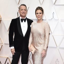 Tom Hanks y Rita Wilson posan en la alfombra roja de los Oscar 2020