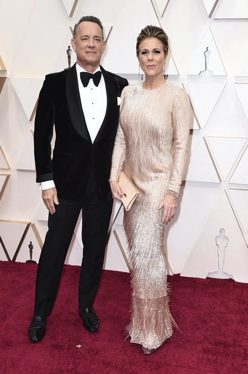 Tom Hanks y Rita Wilson posan en la alfombra roja de los Oscar 2020