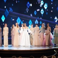 Gisela, Idina Menzel y el resto de "Elsas" posan tras su actuación en la gala de los Oscar 2020