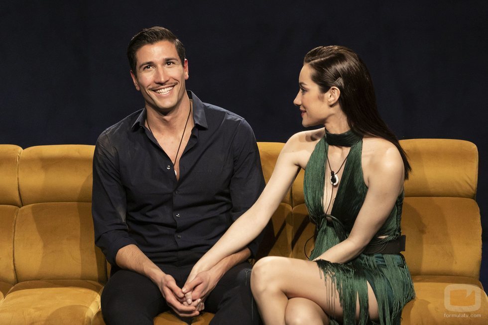 Gianmarco y Adara, juntos en el sofá de 'El tiempo del descuento'