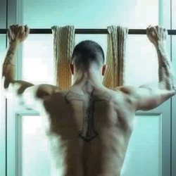 Rubén de 'La isla de las tentaciones' se desnuda para mostrar su espalda tatuada