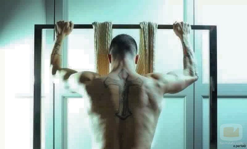 Rubén de 'La isla de las tentaciones' se desnuda para mostrar su espalda tatuada