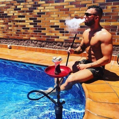 Rubén de 'La isla de las tentaciones' en bañador en la piscina