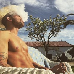 Rubén, soltero de 'La isla de las tentaciones', toma el sol desnudo