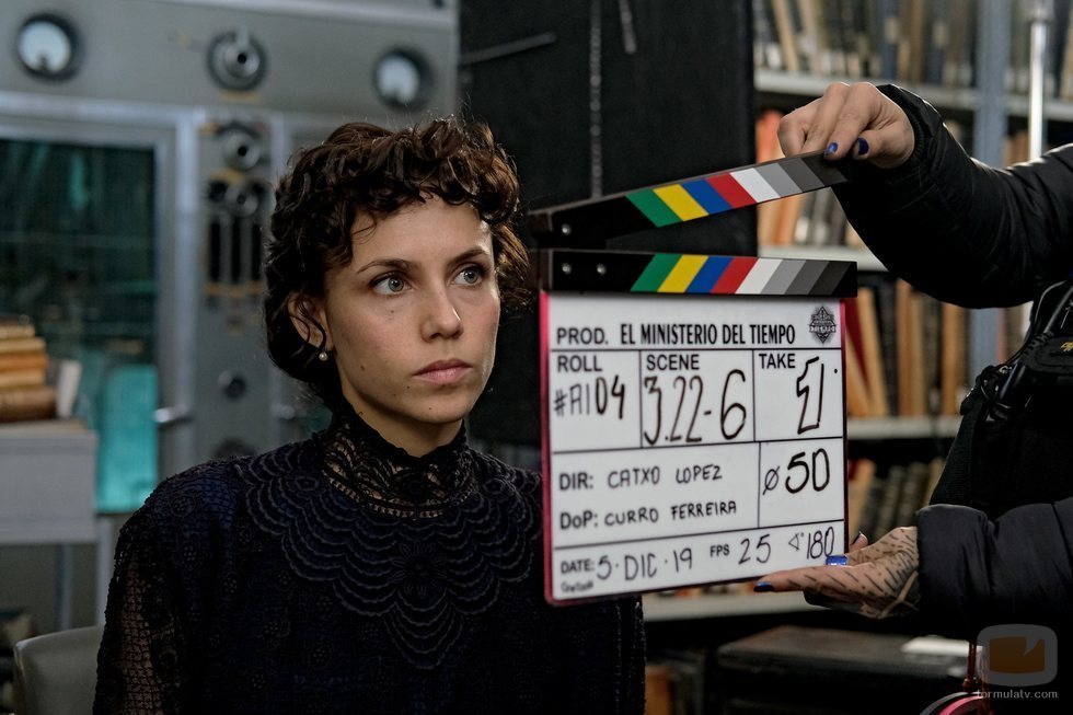 Aura Garrido en el rodaje de la cuarta temporada de 'El Ministerio del Tiempo'