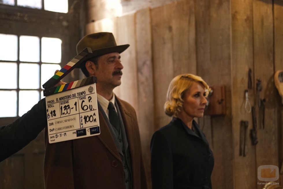 Nacho Fresneda y Cayetana Guillén Cuervo en el rodaje de la cuarta temporada de 'El Ministerio del Tiempo'