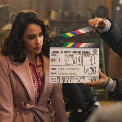 Macarena García como Lola en el rodaje de la cuarta temporada de 'El Ministerio del Tiempo'