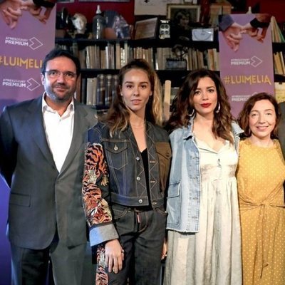 El equipo de '#Luimelia' posa en la rueda de prensa