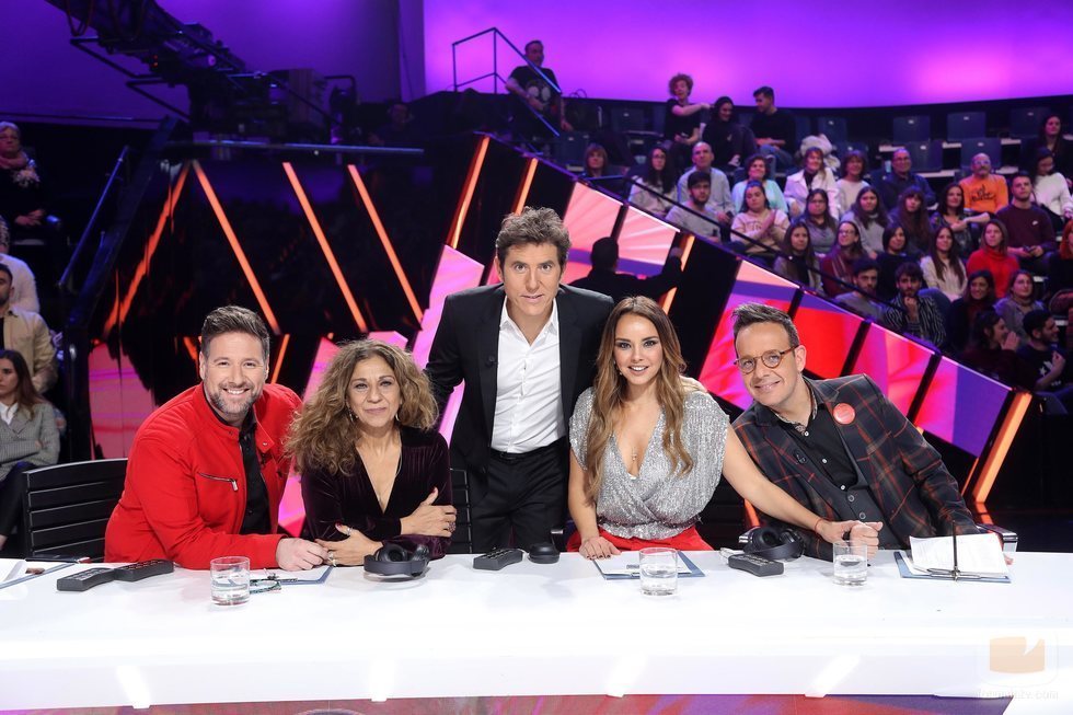 Manel Fuentes y el jurado en la Gala 6 de 'Tu cara me suena 8'