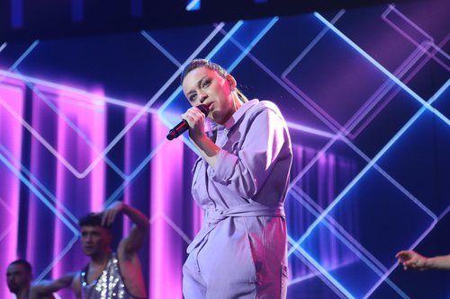 Eva interpretando "I follow rivers" en al Gala 5 de 'OT 2020'