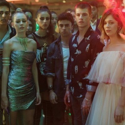 Carla, Rebeca, Samuel, Guzmán y Cayetana en la temporada 3 de 'Élite'