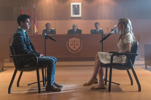 Polo y Carla en el juicio de la temporada 3 de 'Élite'