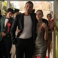 Yeray y Carla en una fiesta de la temporada 3 de 'Élite'