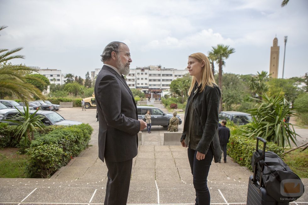 Saul (Mandy Patinkin) y Carrie (Claire Danes) en la octava temporada de 'Homeland'