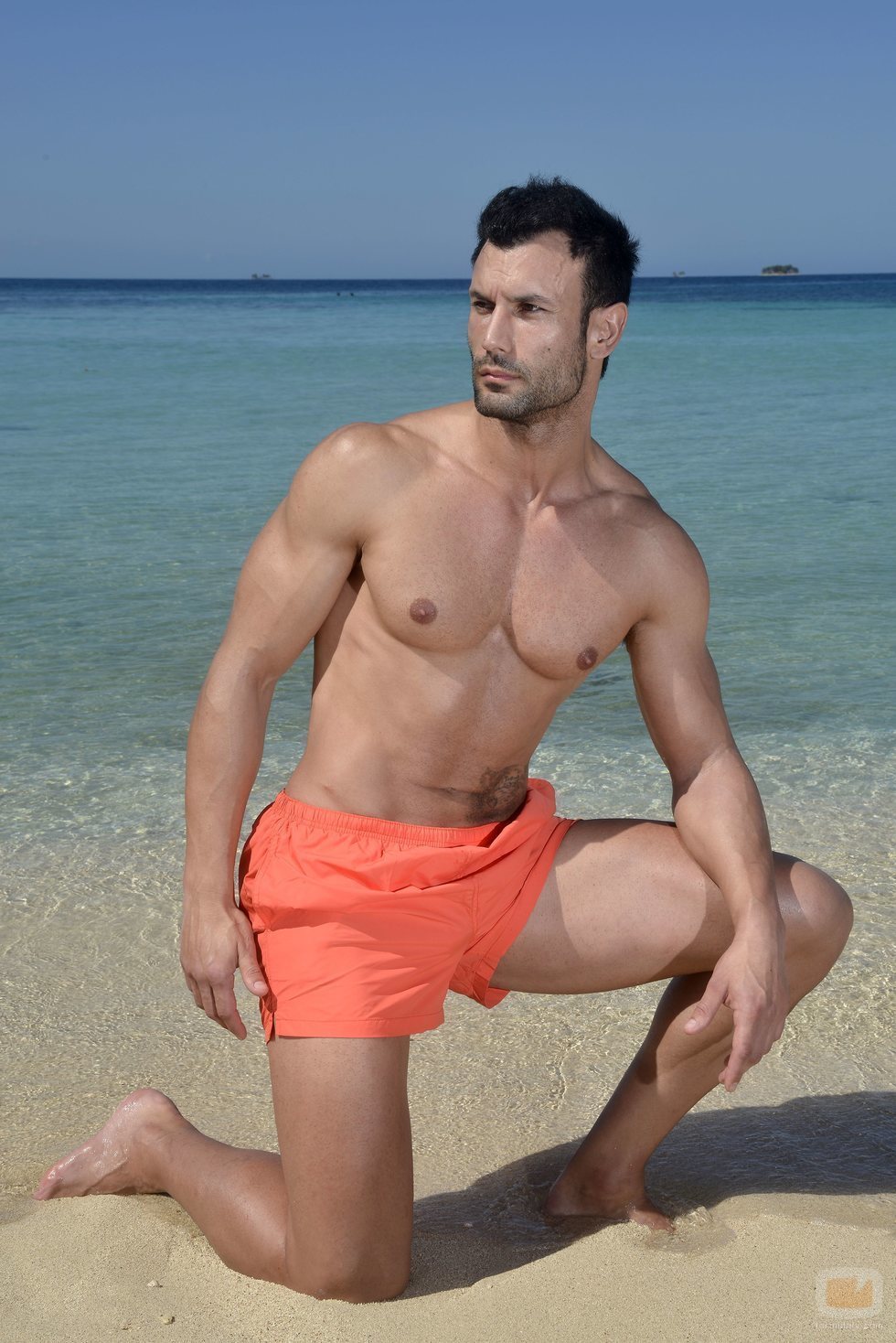 Jorge Pérez posa en bañador en la playa de 'Supervivientes 2020'