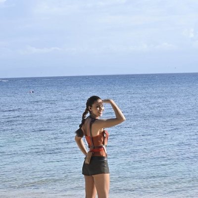 Lara Álvarez en la orilla de la playa en 'Supervivientes 2020'