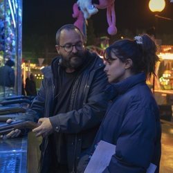 Fernando González Molina y Macarena García en el rodaje de 'Paraíso', de Movistar+