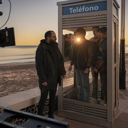 Fernando González Molina en el rodaje de 'Paraíso' en la playa