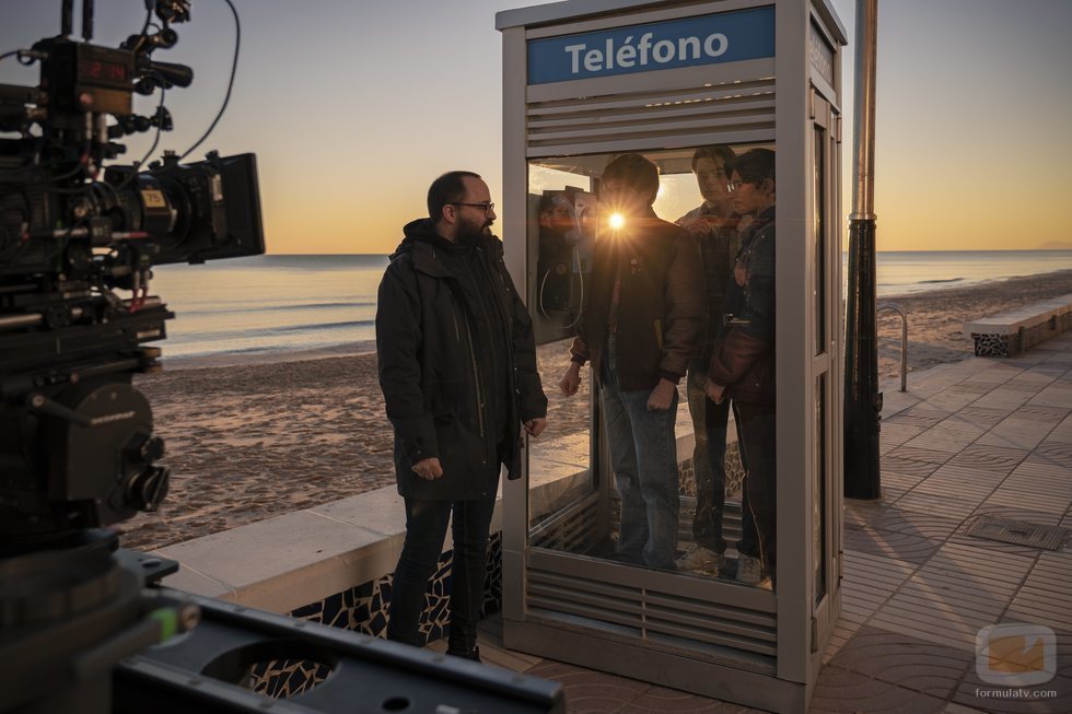 Fernando González Molina en el rodaje de 'Paraíso' en la playa