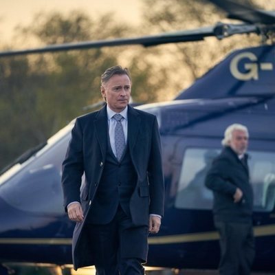 Robert Carlyle es el primer ministro Robert Sutherland en 'Cobra'