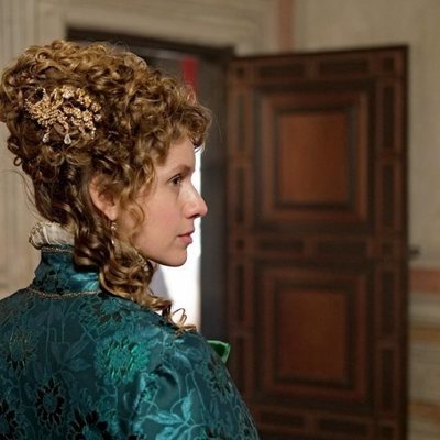 Manuela Vellés es Carolina en 'El Ministerio del Tiempo'