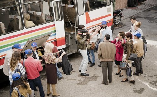 Los vecinos de San Genaro se van de viaje a Sevilla en el 20x19 de 'Cuéntame cómo pasó'