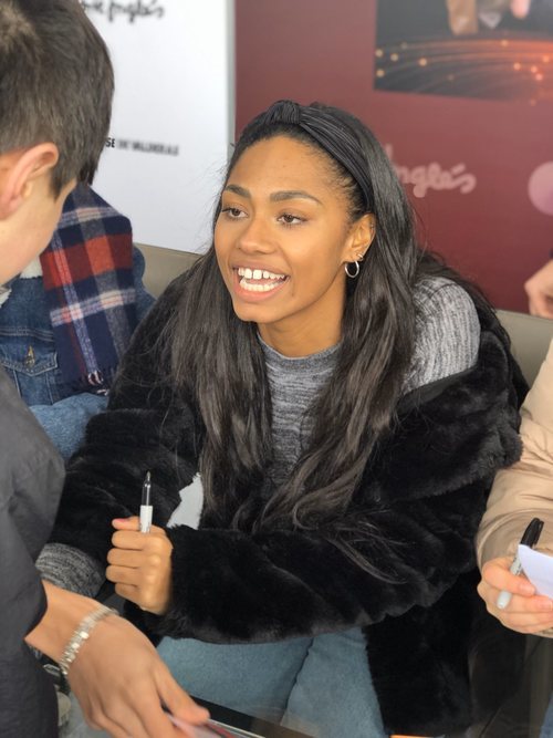 Nia, durante las firmas de discos de 'OT 2020'