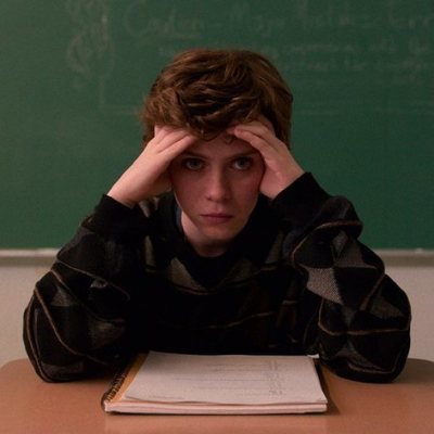 Syd (Sophia Lillis) en clase en 'Esta mierda me supera'