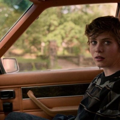 Syd (Sophia Lillis) dentro del coche en 'Esta mierda me supera'