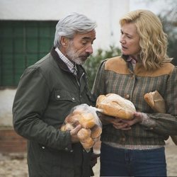 Antonio y Mercedes en Sagrillas en el capítulo 20x20 de 'Cuéntame cómo pasó'