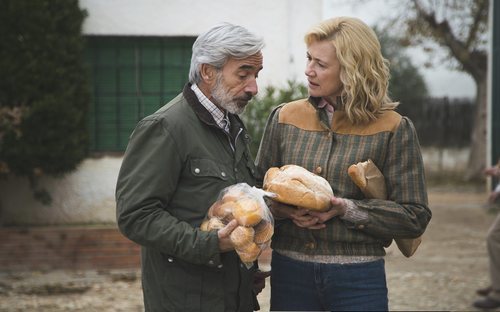 Antonio y Mercedes en Sagrillas en el capítulo 20x20 de 'Cuéntame cómo pasó'