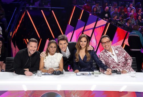 Manel Fuentes junto al jurado de 'Tu cara me suena 8' en la Gala 9