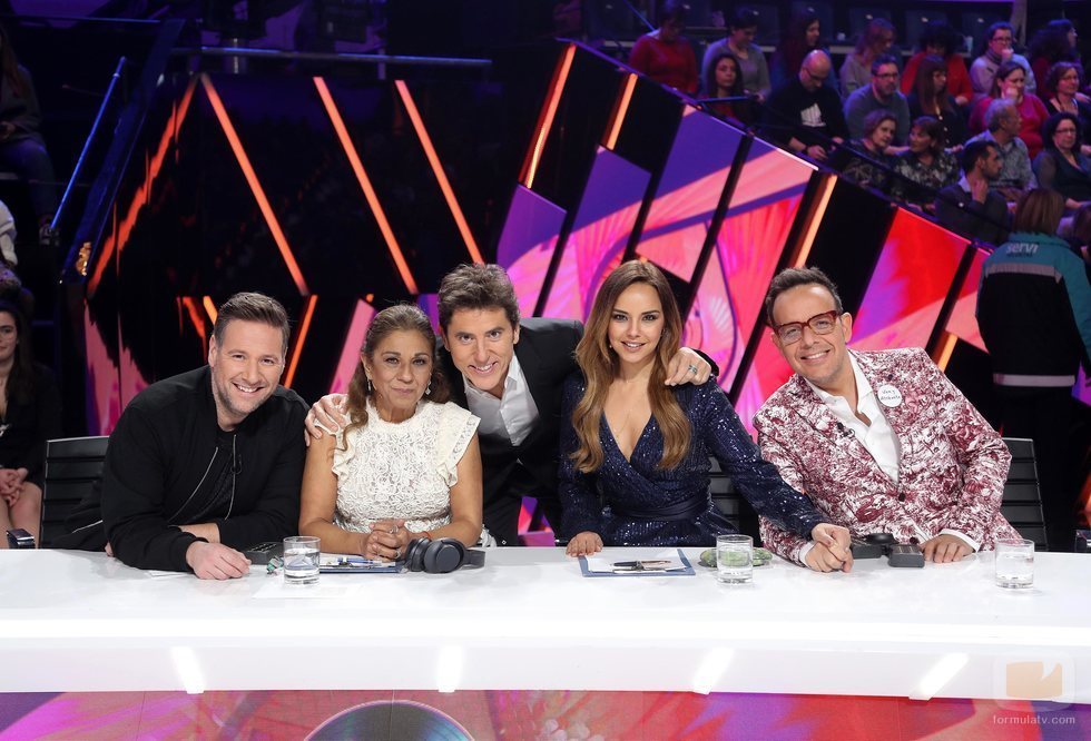Manel Fuentes junto al jurado de 'Tu cara me suena 8' en la Gala 9