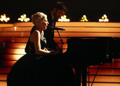 Rocío Madrid y Alex O'Dogherty son Lady Gaga y Bradley Cooper en la Gala 9 de 'Tu cara me suena 8'