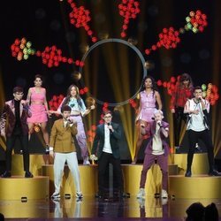 Los concursantes de 'OT 2020' cantan "No controles" en la Gala 8
