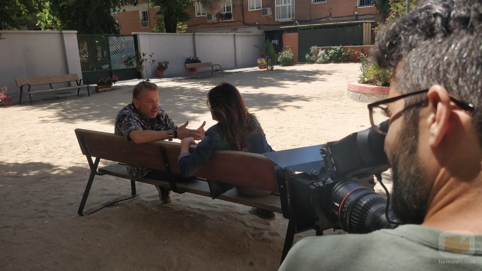 Alberto Chicote y Mamen Mendizábal en el rodaje de 'Palo y astilla'