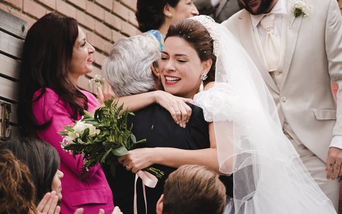 Paquita y Antonio se abrazan en la temporada 20 de 'Cuéntame cómo pasó'
