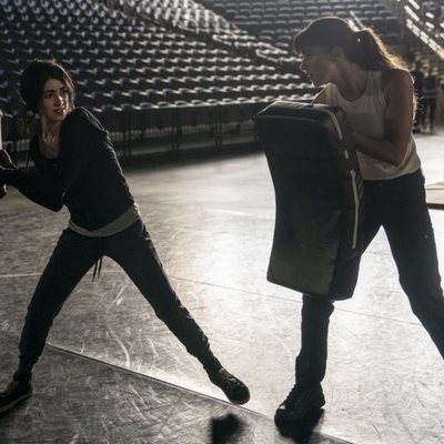 Hope y Huck en 'The Walking Dead: World Beyond'