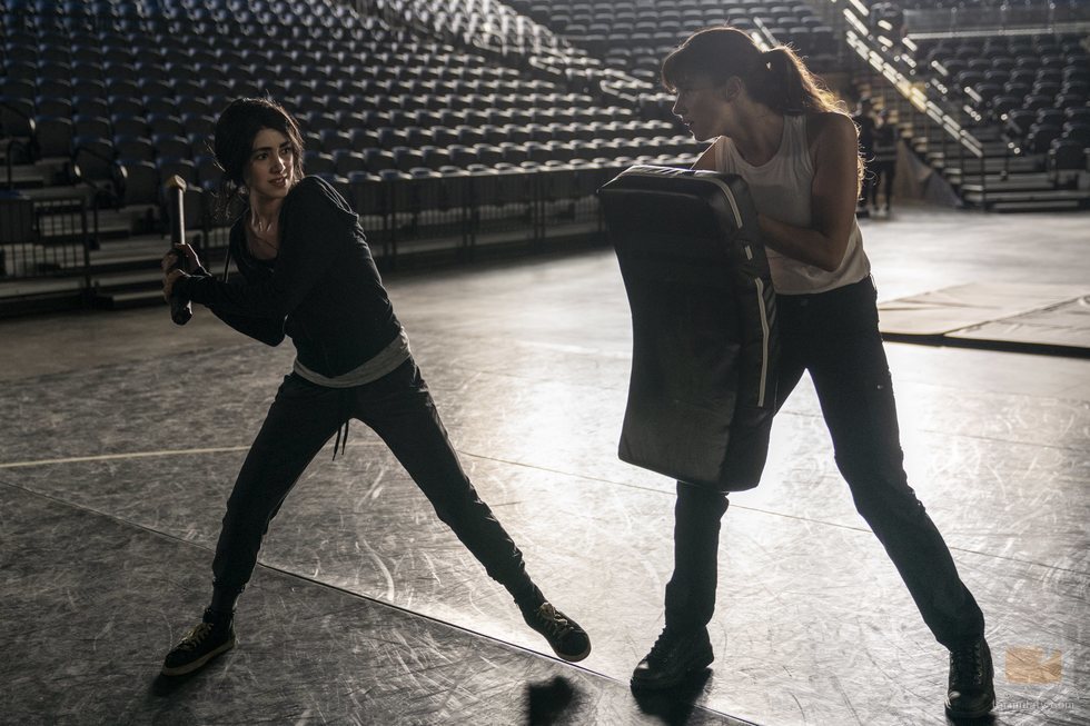 Hope y Huck en 'The Walking Dead: World Beyond'