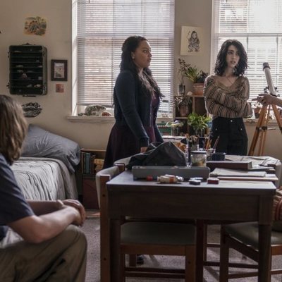 Silas, Iris, Hope y Elton en 'The Walking Dead: World Beyond'