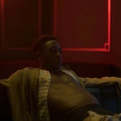 Omar desnuda a Malick en una secuencia de sexo de 'Élite'