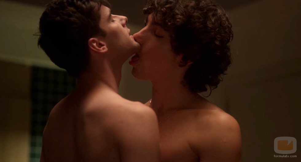 Polo y Valerio se besan apasionadamente en la temporada 3 de 'Élite'