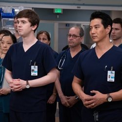 Shaun y Park, atentos en la tercera temporada de 'The Good Doctor'