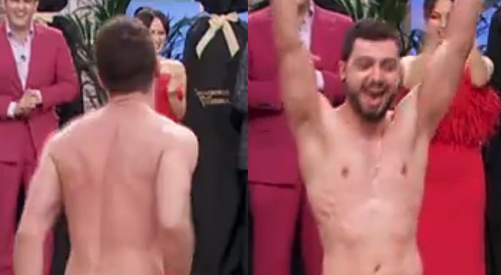 Joshua ('Maestros de la costura') recorre el taller desnudo